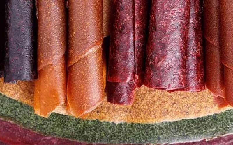 تست لواشک ایرانی توسط بلاگر آمریکایی+فیلم