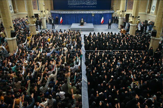 رهبر انقلاب: از دست دادن شخصیتهای برجسته به معنی ضعیف شدن نیست رهبر انقلاب: از دست دادن شخصیتهای برجسته به معنی ضعیف شدن نیست