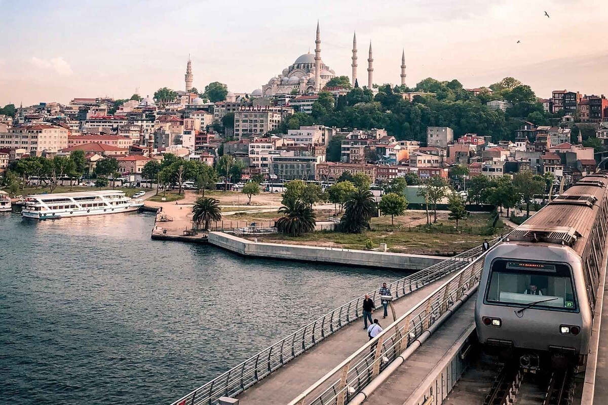 قیمت تور خارجی، ۱۶ برابر دستمزد یک کارگر!