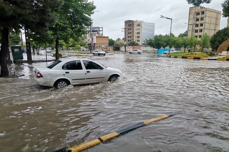 تعطیلی مدارس شیفت صبح چالوس به علت شدت بارندگی