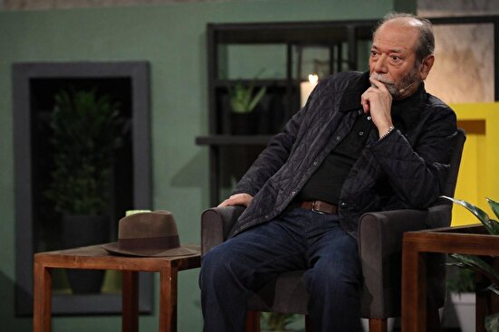 علی نصیریان: هنر را برای پول رها نکنید