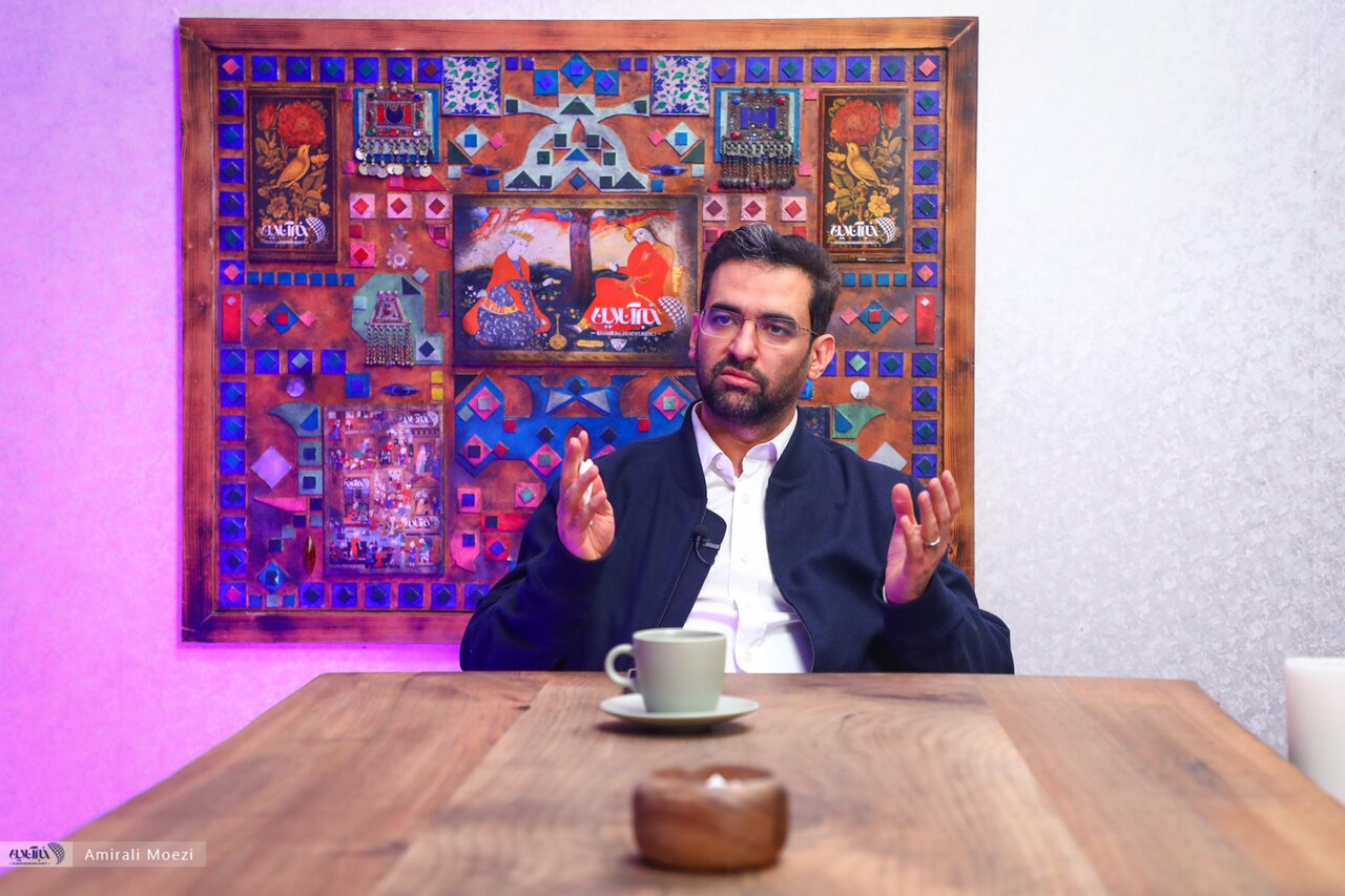 آذری جهرمی: برخی در دولت چشم دیدن من را ندارند آذری جهرمی: برخی در دولت چشم دیدن من را ندارند