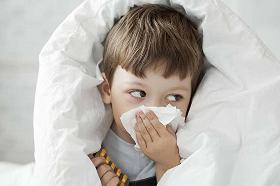 هشدار فوق‌تخصص عفونی کودکان درباره علائم خطر آنفلوآنزا در کودکان
