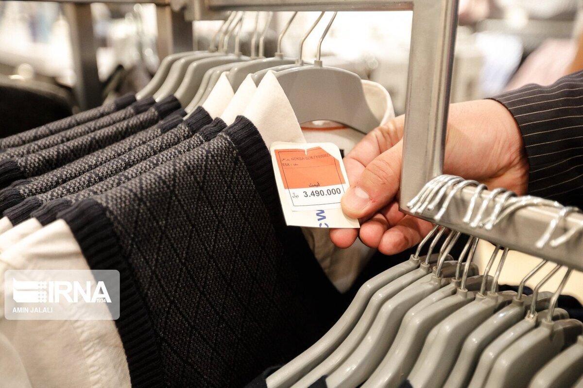 حقوق و عوارض دولتی برای کسب و کار‌ها حداقل برای یک ماه یا بخشیده یا استمهال شود