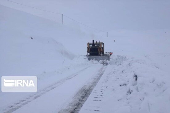 سرمای نامتعارف و یخ‌زدگی در جاده‌ها تا پایان هفته