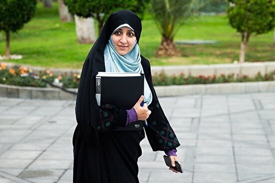 ضرورت به رسمیت شناختن مرخصی قاعدگی برای دختران محصل