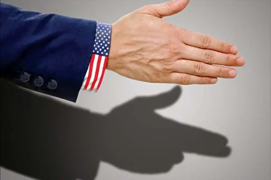 مذاکره با آمریکا فریب است؛ فقط باید تهدید کنیم