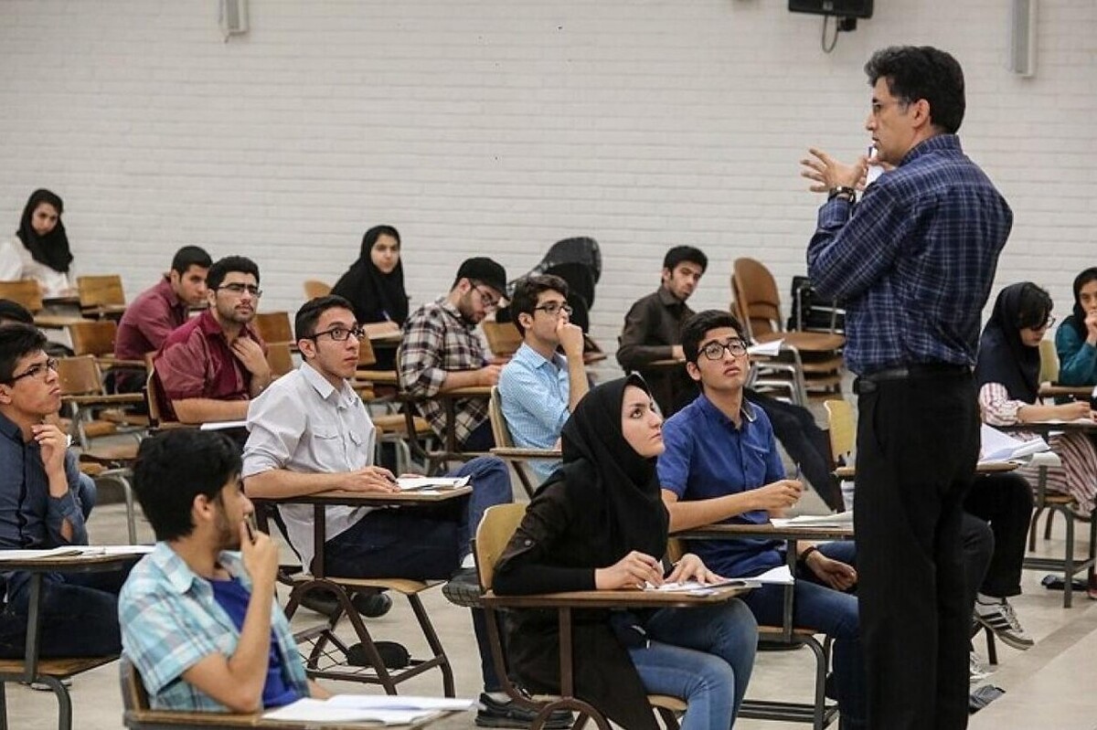 تعداد زیادی از صندلی‌هایِ دانشگاه آزاد و علمی کاربردی پر نمی‌شود/ کیفیتِ دانشجویان در حال نزول است