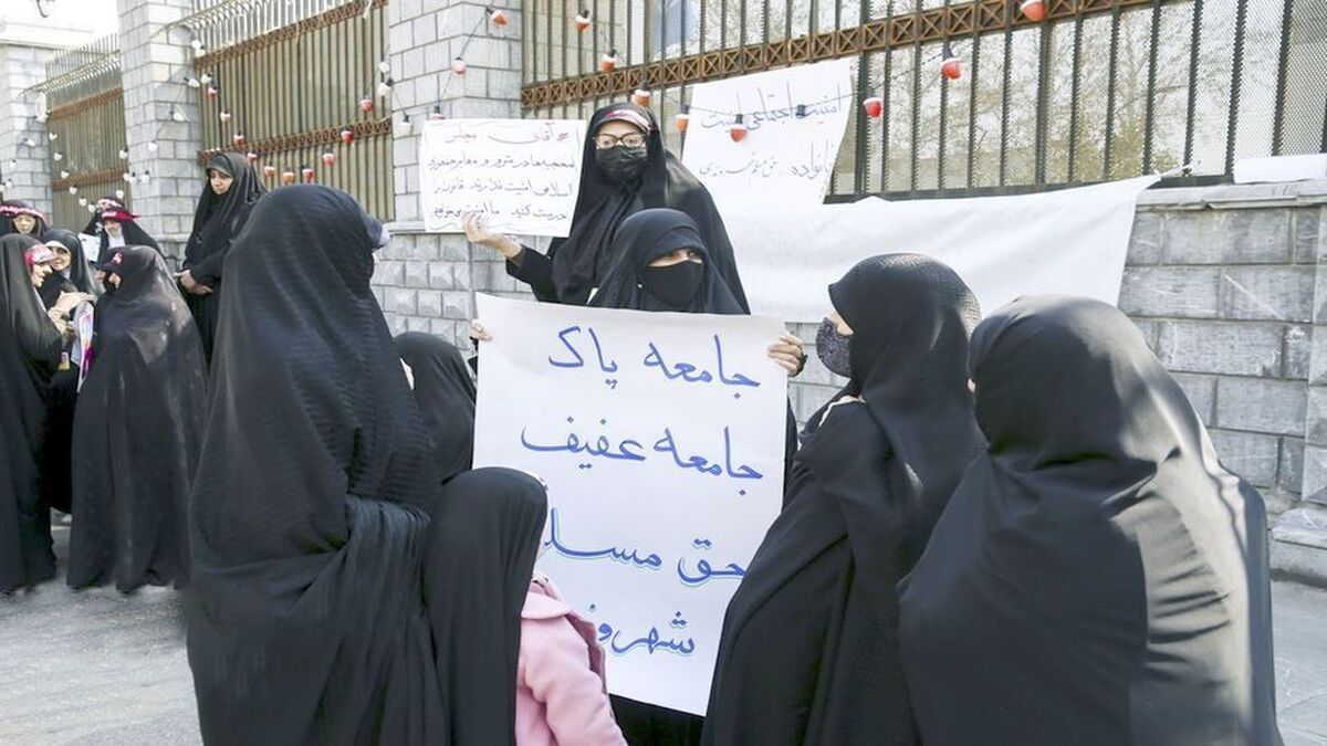 اگر عمروعاص قرآن را بر سر نیزه برد، امروز تندرو‌ها حجاب را سر نیزه کرده‌اند
