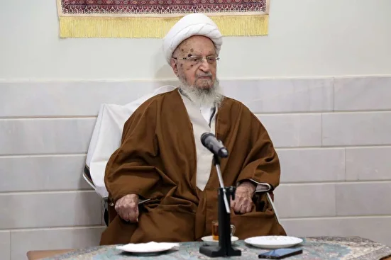 حوزه علمیه، جامعه رنج کشیده ایران را در مقابل توطئه‌ها حفظ کرد