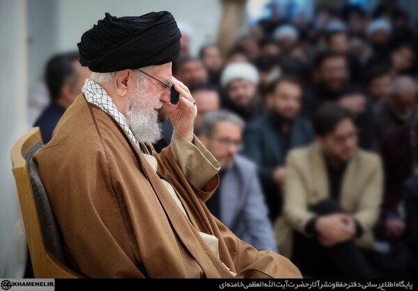 وقتی که امام حسن با معاویه صلح کرد، عدهای اعتراض کردند؛ حضرت گفت این موضوع موقت است وقتی که امام حسن با معاویه صلح کرد، عدهای اعتراض کردند؛ حضرت گفت این موضوع موقت است