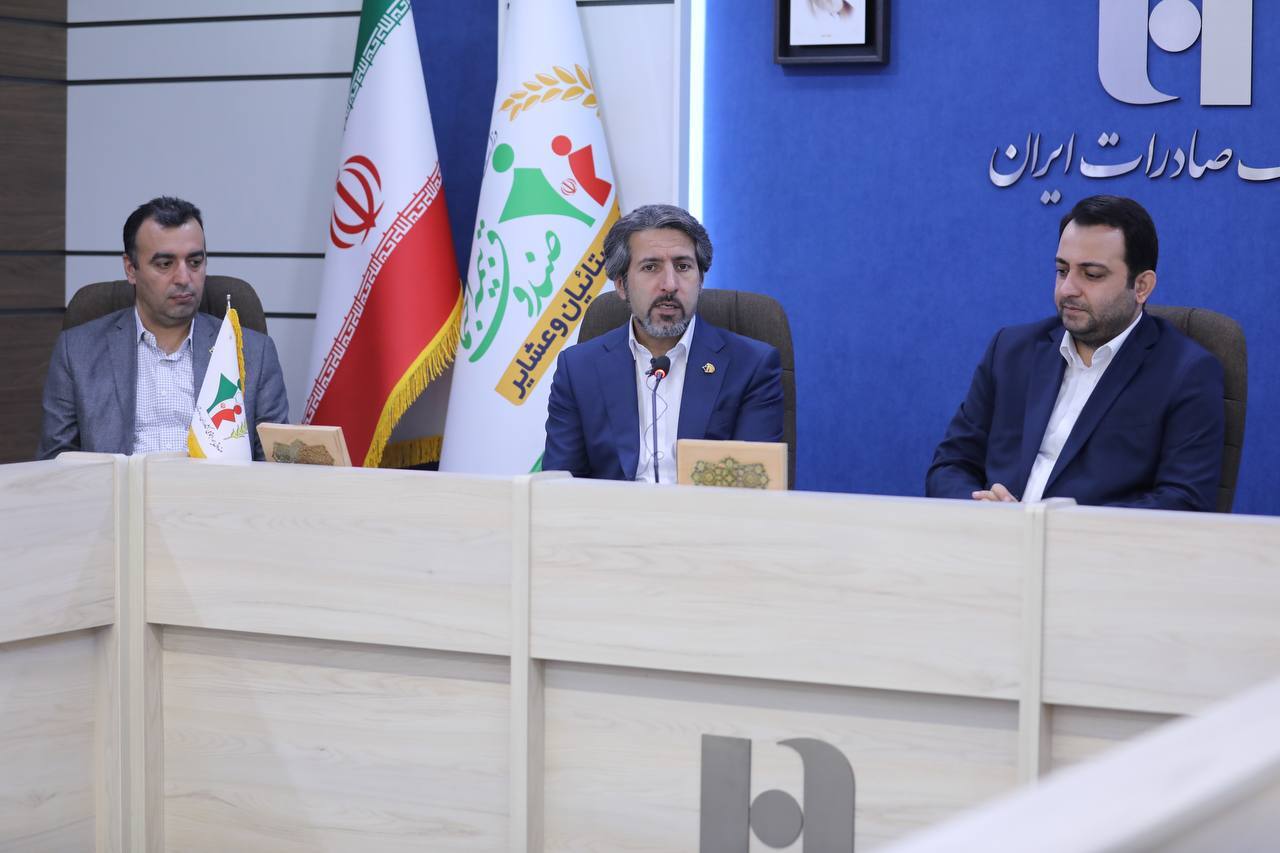 ظرفیتهای متنوع بانک صادرات ایران در خدمت کشاورزان، روستائیان و عشایر ظرفیتهای متنوع بانک صادرات ایران در خدمت کشاورزان، روستائیان و عشایر