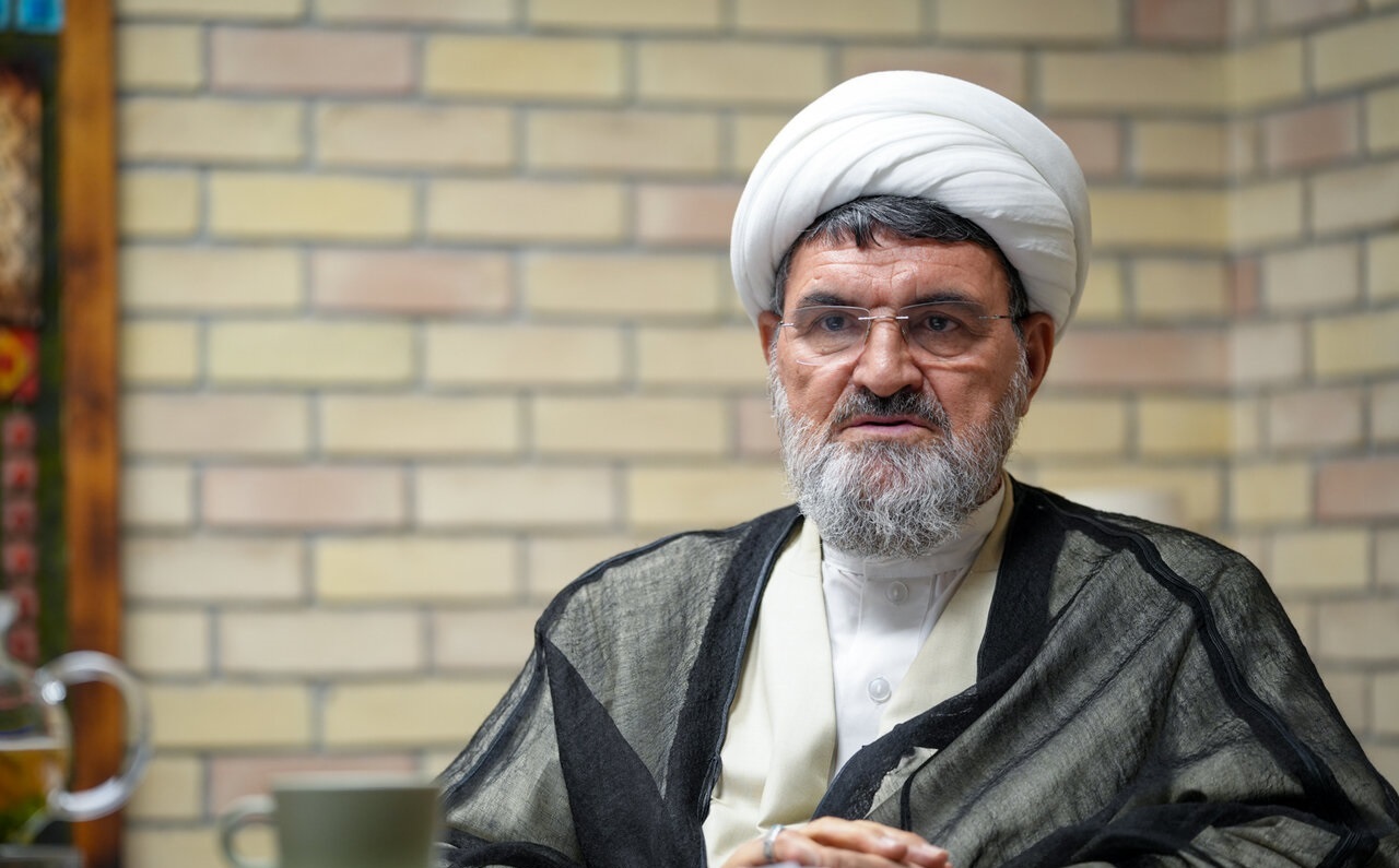 امام به خلخالی گفت اگر از این ۱۰ نفر یک نفر اضافه اعدام کنی، دوازدهمی خودت هستی امام به خلخالی گفت اگر از این ۱۰ نفر یک نفر اضافه اعدام کنی، دوازدهمی خودت هستی