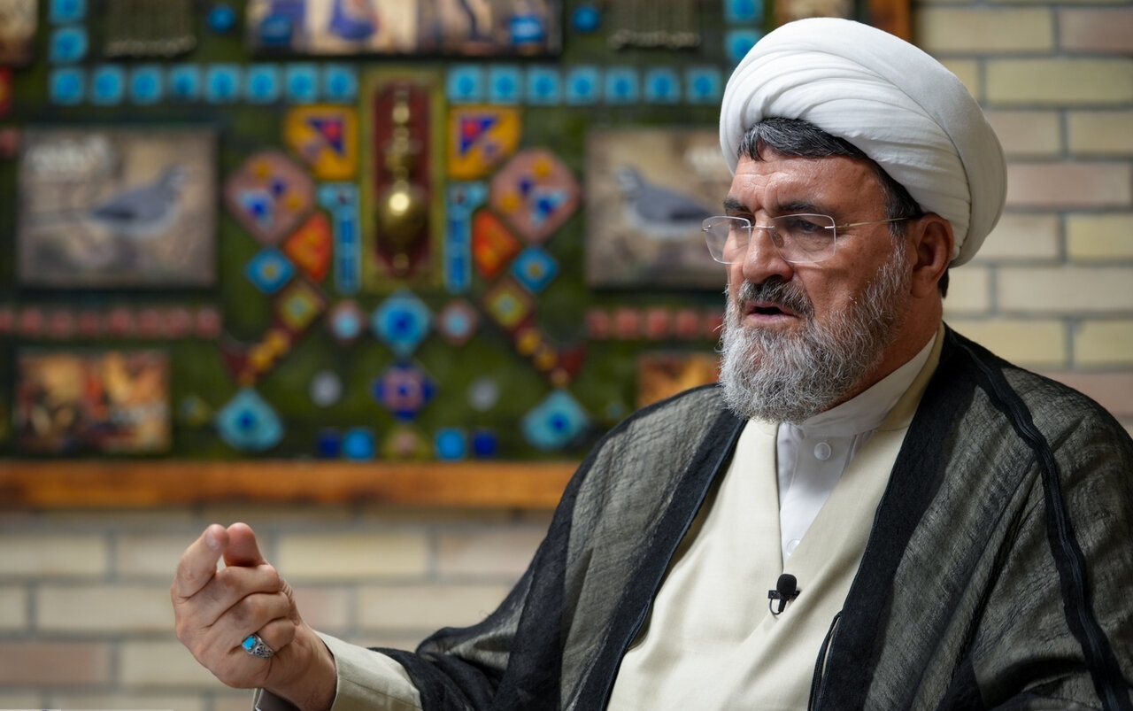 امام به خلخالی گفت اگر از این ۱۰ نفر یک نفر اضافه اعدام کنی، دوازدهمی خودت هستی امام به خلخالی گفت اگر از این ۱۰ نفر یک نفر اضافه اعدام کنی، دوازدهمی خودت هستی