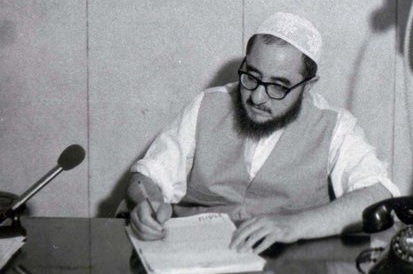 امام به خلخالی گفت اگر از این ۱۰ نفر یک نفر اضافه اعدام کنی، دوازدهمی خودت هستی امام به خلخالی گفت اگر از این ۱۰ نفر یک نفر اضافه اعدام کنی، دوازدهمی خودت هستی