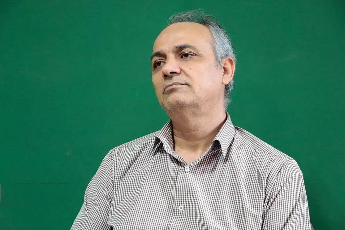 به صلاح آقای صدیقی است که از پست‌های خود کناره‌گیری کند