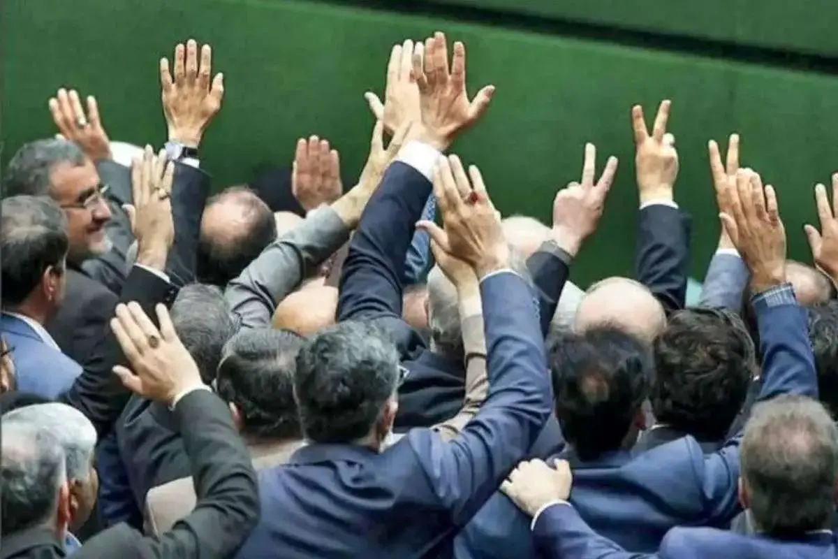 چرا تندروهای عدالت‌خواه، امروز در برابر فساد چای دبش و پسر و عروس صدیقی ساکتند؟