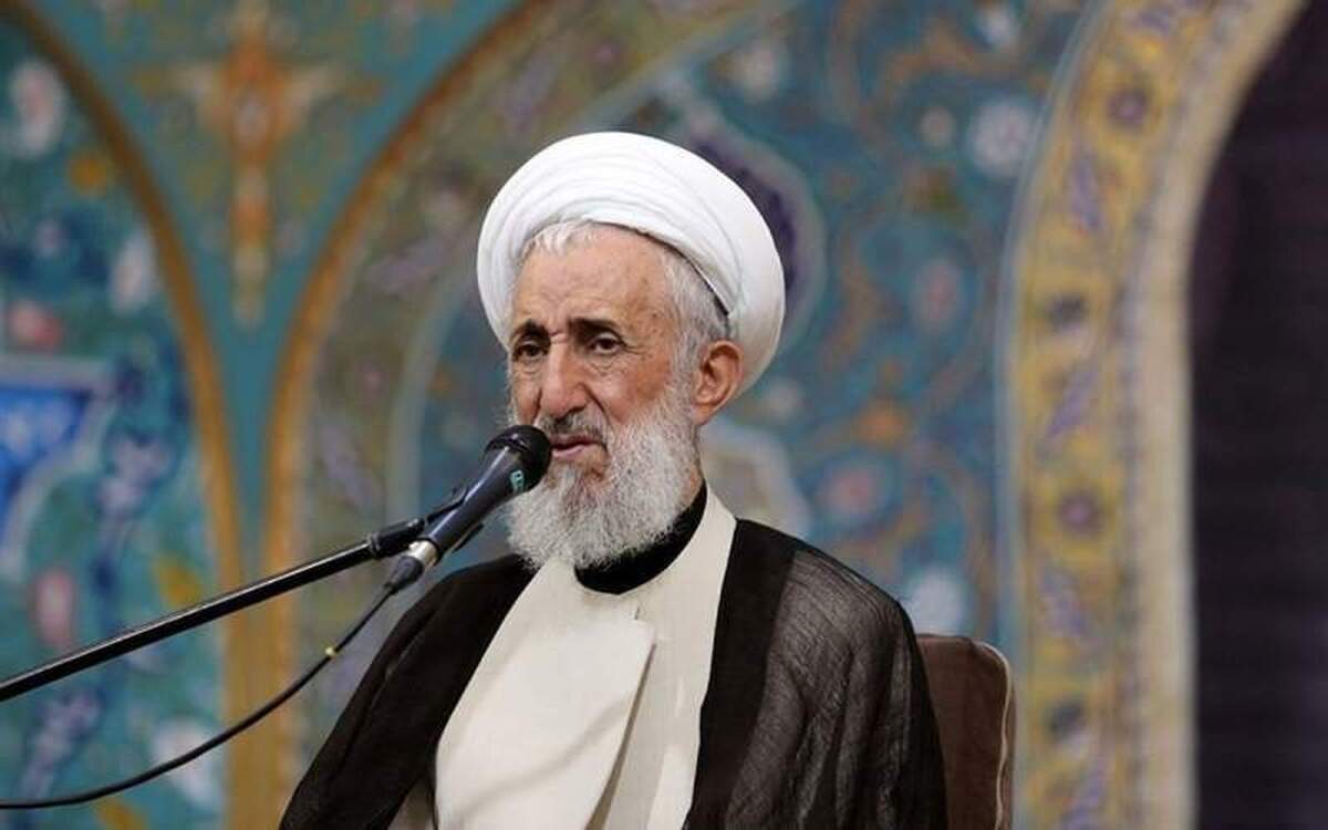 ماندن صدیقی در کسوت امام جمعه دهن‌کجی به مردم بود