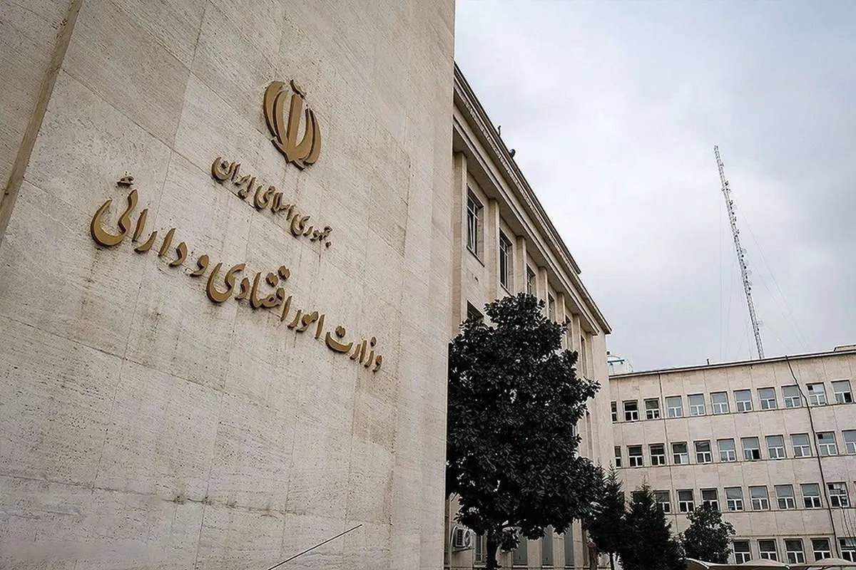 وزیر اقتصاد نیازمند همراهی سایر دستگاههاست