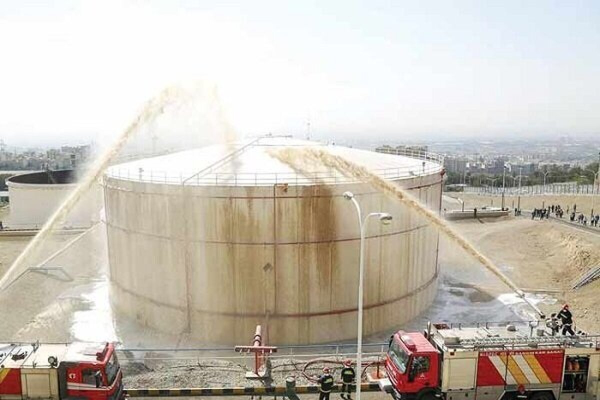علت دود سیاه اطراف انبار نفت برای سوختن مشتقات نفتی است