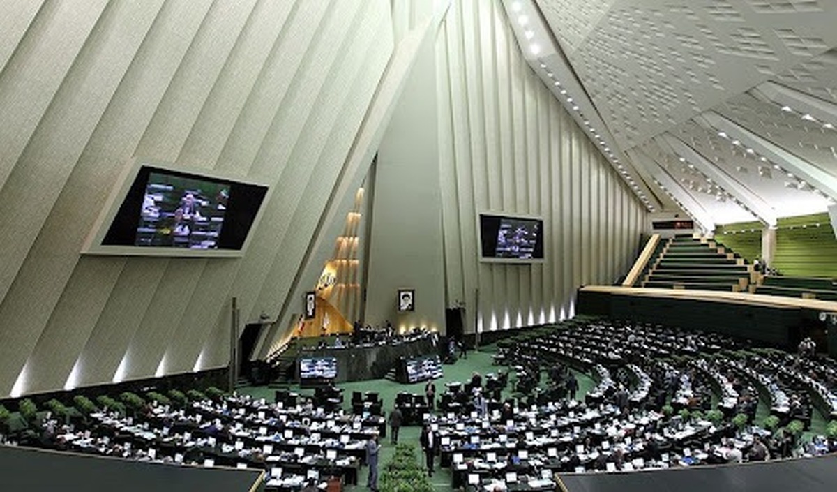 ماجرای دعوا نمایندگان مجلس چه بود؟ / جنجال بر سر پیامک‌های تهدیدآمیز در آستانه انتخابات هیات رئیسه