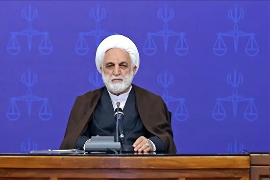 اگر کارگزاران نظام شریک جرم قاچاق سوخت باشند برخورد شدید می‌کنیم