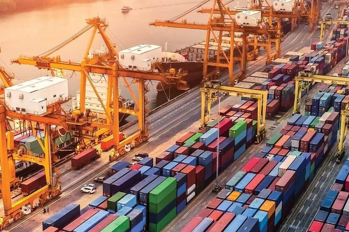 ترخیص ۱۱۸ هزار تن کالای اساسی از مناطق آزاد در کمتر از دو هفته
