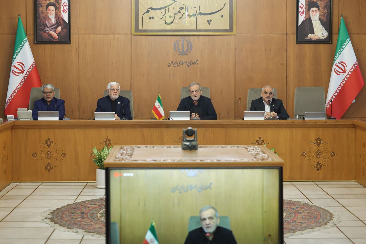 مردم ایران هستند که می‌توانند از کشور دفاع کنند نه یک حزب و یک اقلیت