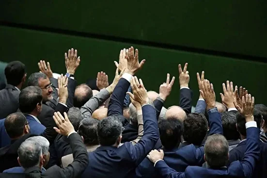 تندروها بی‌اعتنا به زندگی مردم، با دولت مبارزه می‌کنند