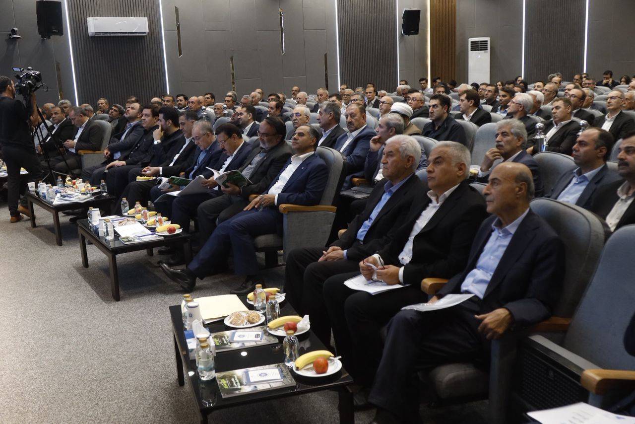 تاکید نجارزاده بر بهبود معیشت کارکنان بانکها تاکید نجارزاده بر بهبود معیشت کارکنان بانکها