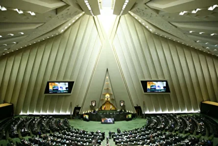 ایده نمایندگان تندروی مجلس برای خروج از NPT، بهانه به دست دشمن می‌دهد