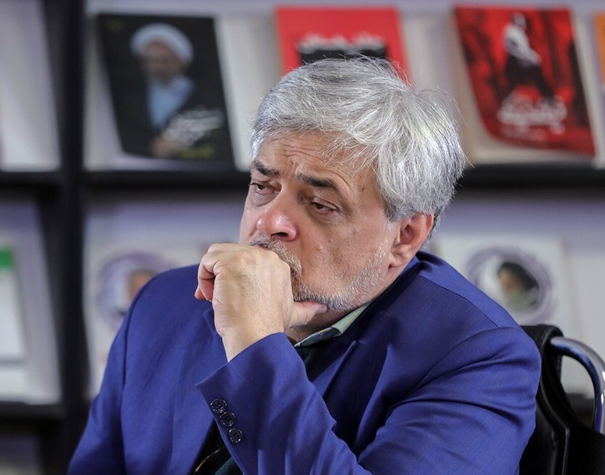 نمایندگان کم سواد و بی منطق، پا را به اندازه گلیم دراز کنند