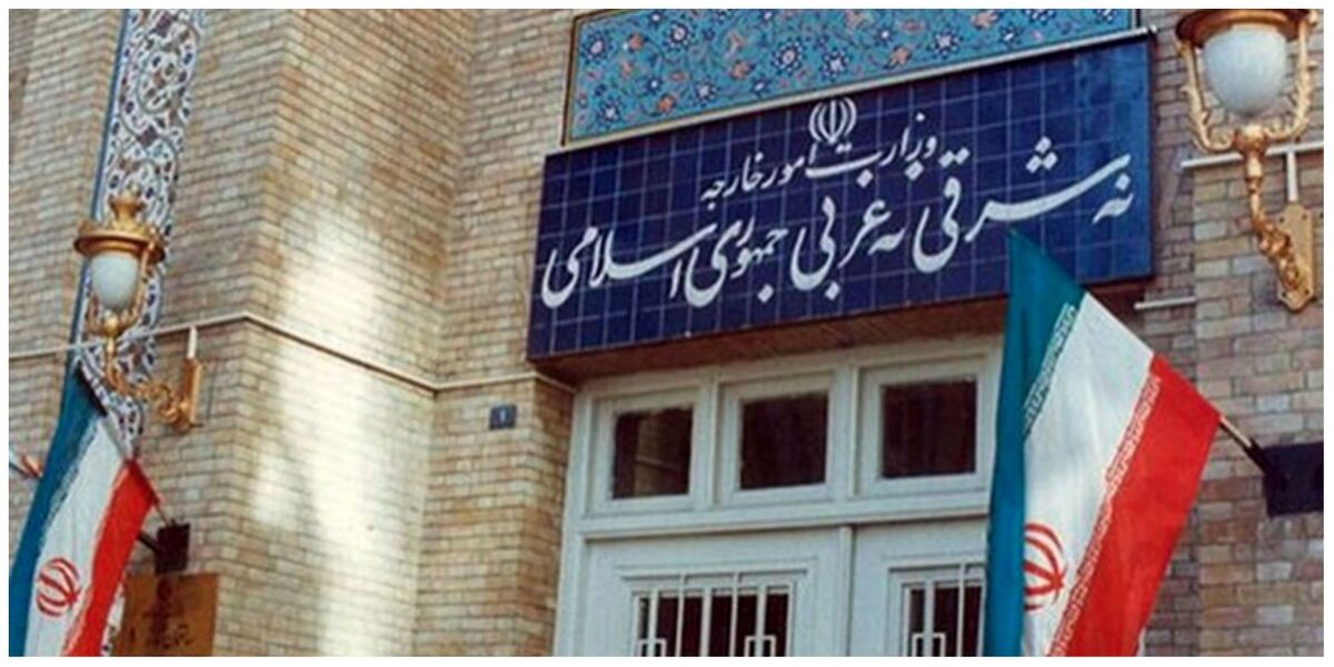 برخی سنگ بر زبان دارند که چرا وزارت خارجه دارد کار خود را انجام می‌دهد!
