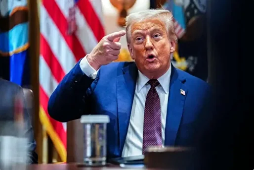 ترامپ سکته مغزی کرده/ اطرافیان این حیوان زبان‌بسته باید فکری به حالش کنند