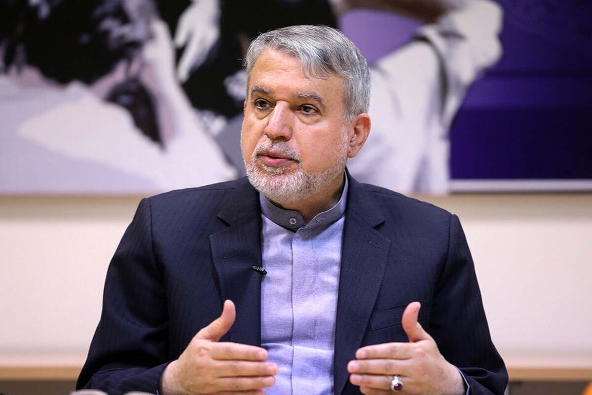 مشکل برداشتن خاک هرمز با کار پلیسی حل نخواهد شد
