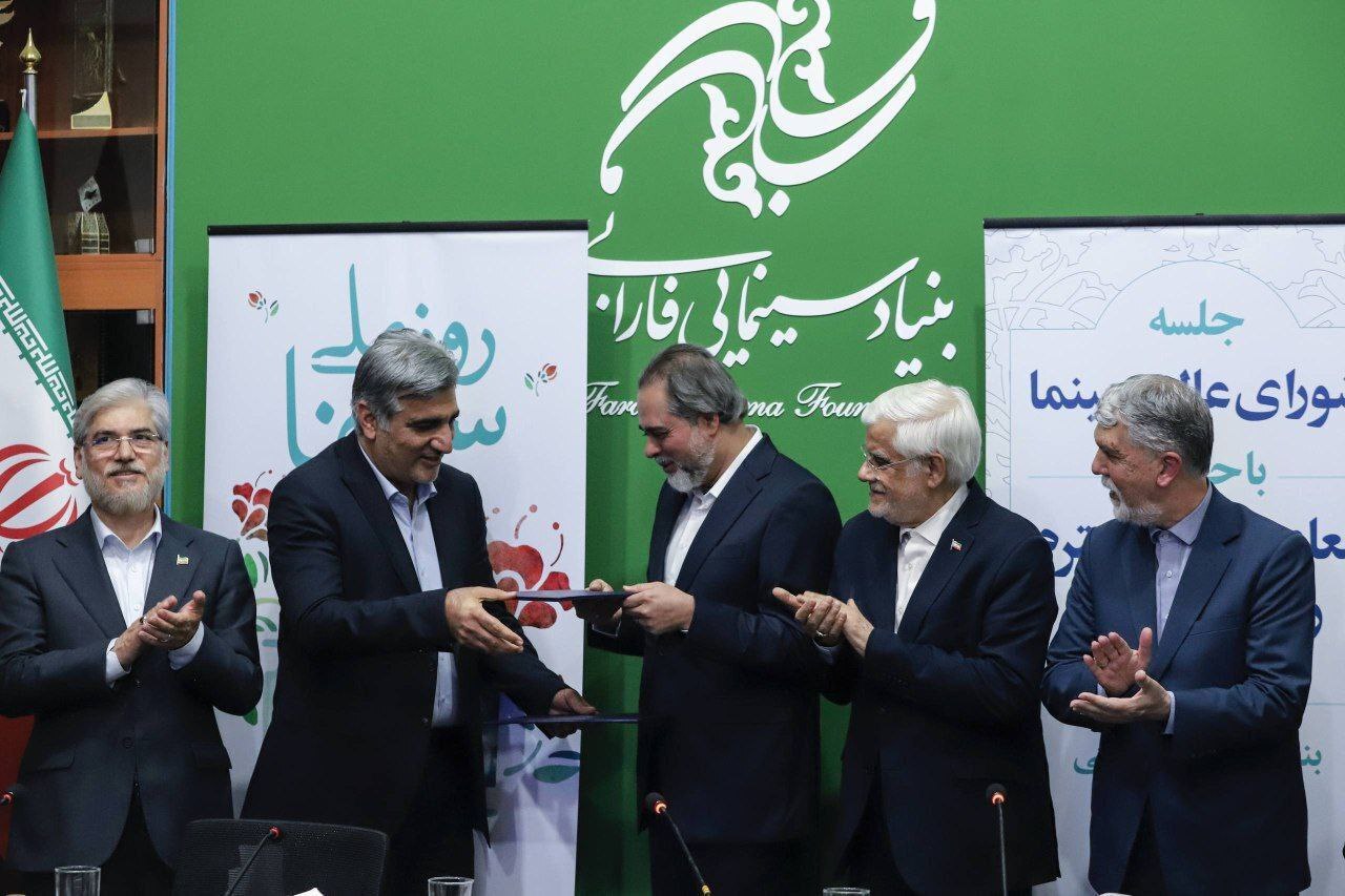 از هنرمندان خارج از کشور دعوت میکنیم به میهن خود بازگردند از هنرمندان خارج از کشور دعوت میکنیم به میهن خود بازگردند