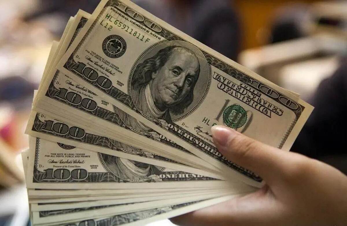فاصله ۳۰ هزار تومانی ارز آزاد و مبادله‌ای رانت‌زا است