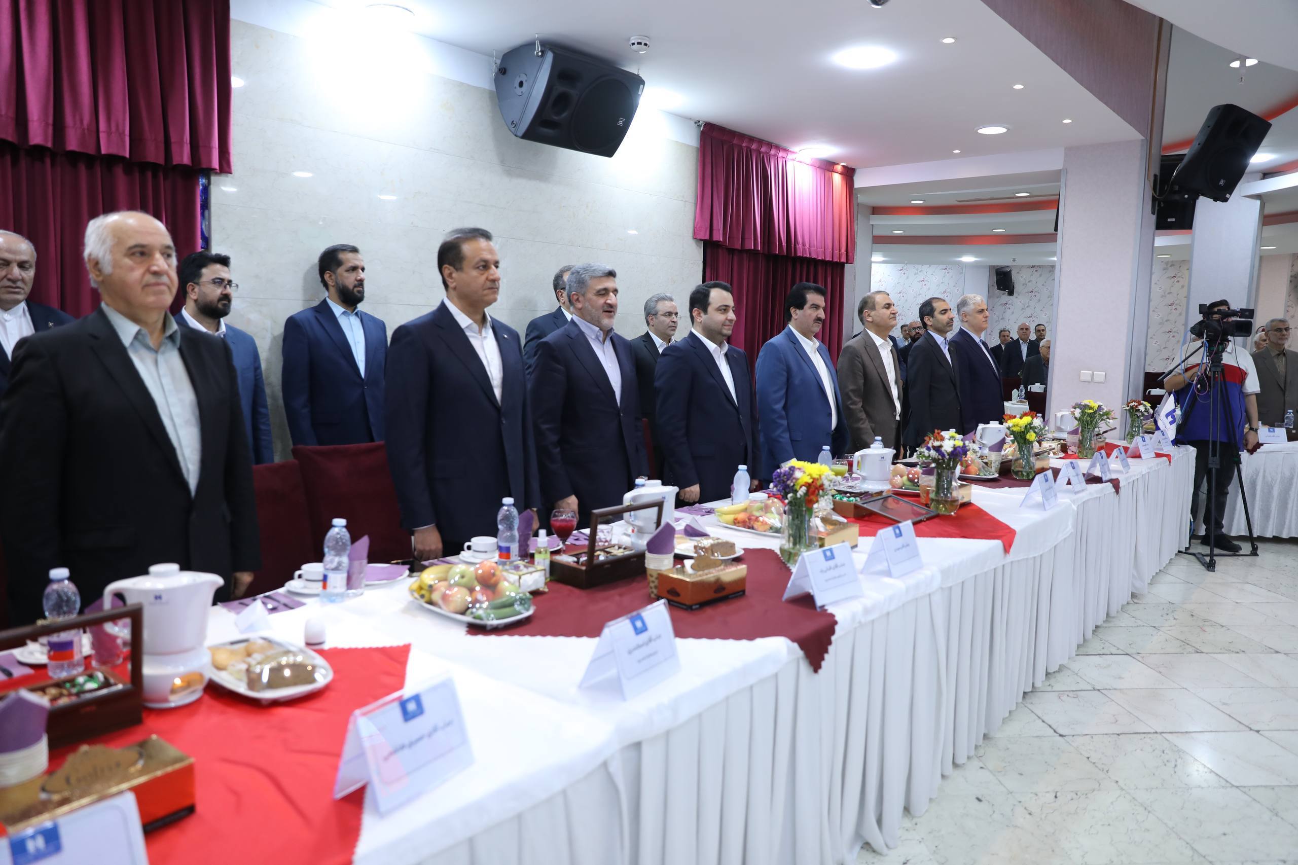 محسن سیفی: مهمترین مسئولیت امروز، تداوم مسیر پرافتخار بانک صادرات ایران است محسن سیفی: مهمترین مسئولیت امروز، تداوم مسیر پرافتخار بانک صادرات ایران است