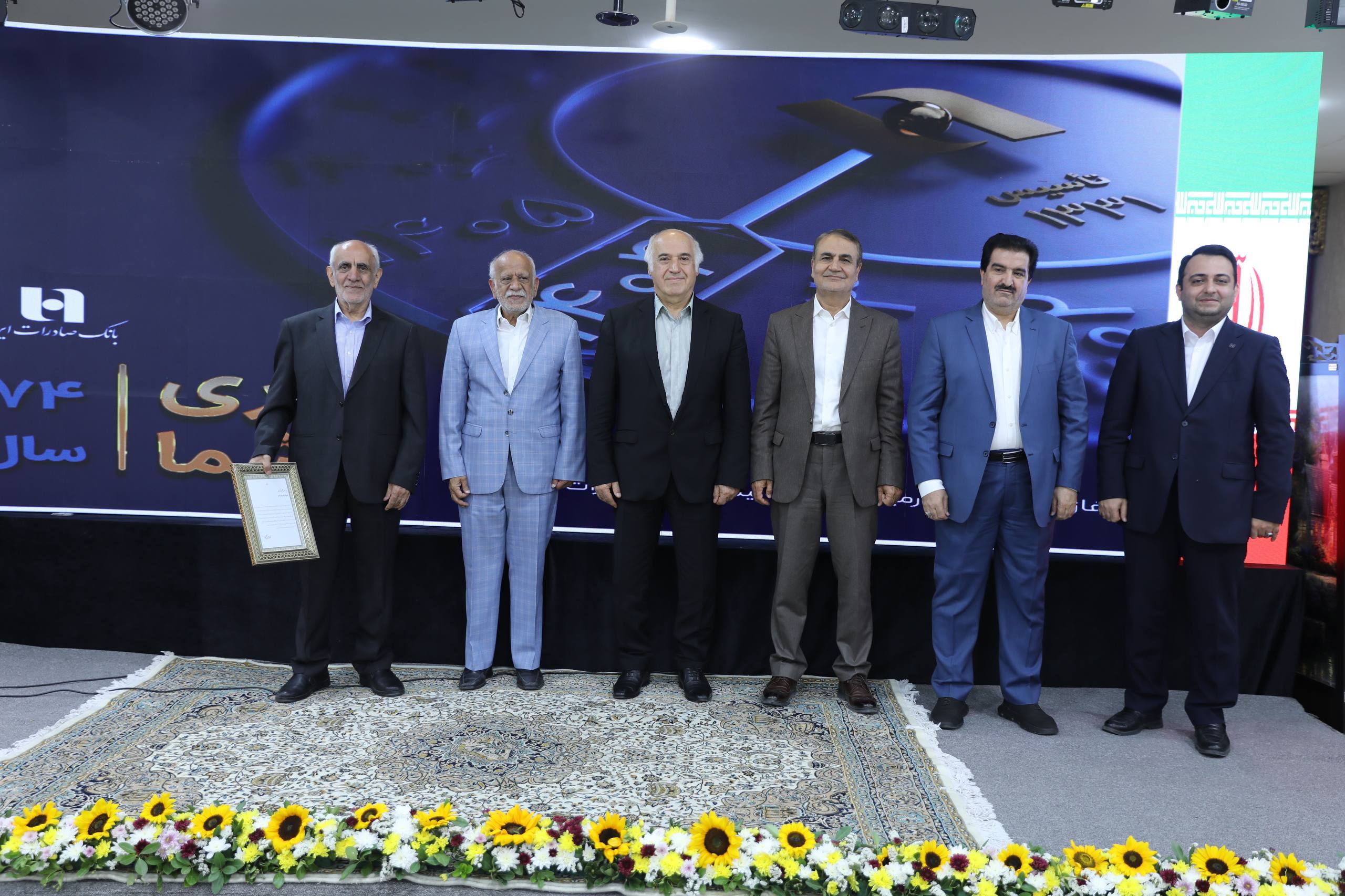 محسن سیفی: مهمترین مسئولیت امروز، تداوم مسیر پرافتخار بانک صادرات ایران است محسن سیفی: مهمترین مسئولیت امروز، تداوم مسیر پرافتخار بانک صادرات ایران است