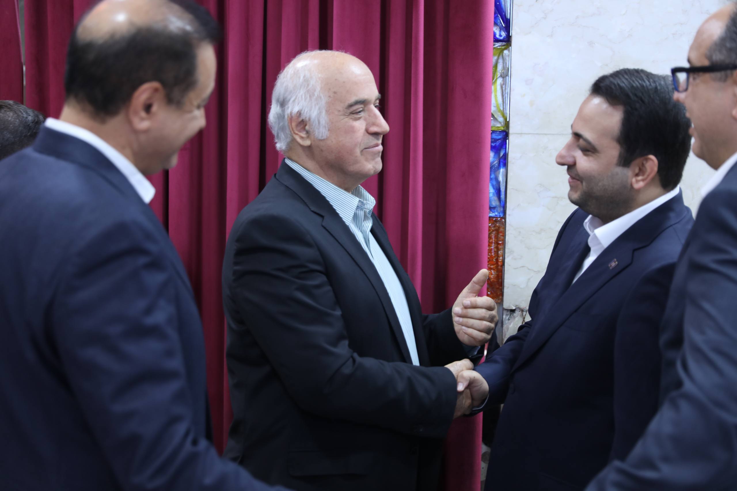 محسن سیفی: مهمترین مسئولیت امروز، تداوم مسیر پرافتخار بانک صادرات ایران است محسن سیفی: مهمترین مسئولیت امروز، تداوم مسیر پرافتخار بانک صادرات ایران است