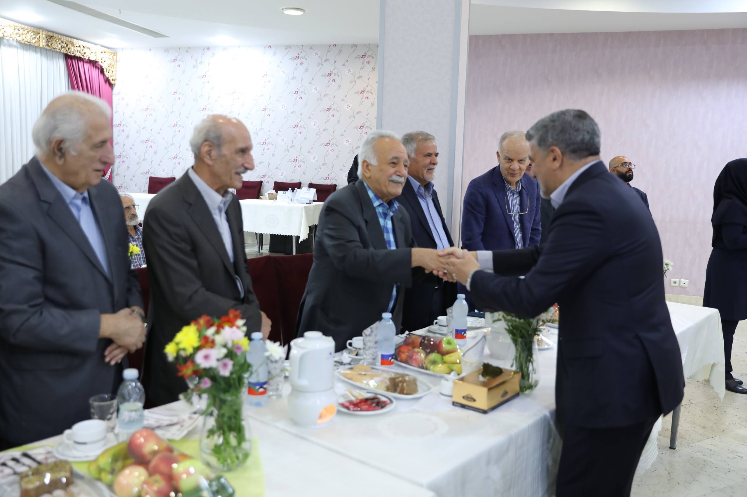 محسن سیفی: مهمترین مسئولیت امروز، تداوم مسیر پرافتخار بانک صادرات ایران است محسن سیفی: مهمترین مسئولیت امروز، تداوم مسیر پرافتخار بانک صادرات ایران است