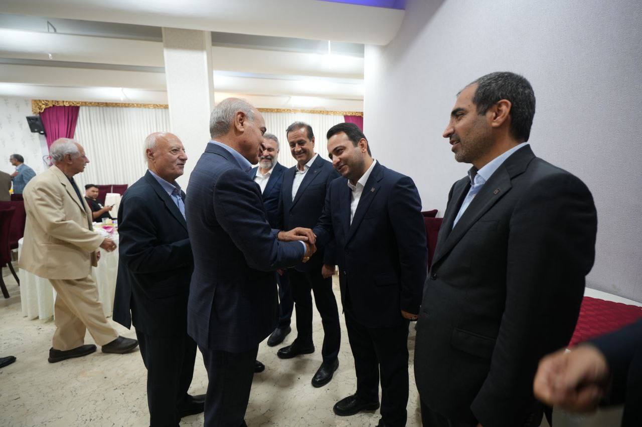 محسن سیفی: مهمترین مسئولیت امروز، تداوم مسیر پرافتخار بانک صادرات ایران است محسن سیفی: مهمترین مسئولیت امروز، تداوم مسیر پرافتخار بانک صادرات ایران است