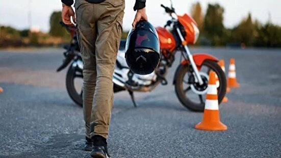 آمادگی پلیس برای صدور گواهینامه موتورسیکلت‌سواری ۱۶ ساله‌ها