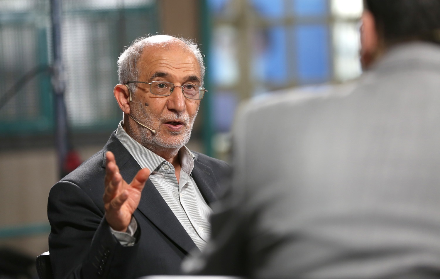 پزشکیان واقعاً زحمت می‌کشد/ سیاست کلان کشور باید اصلاح شود