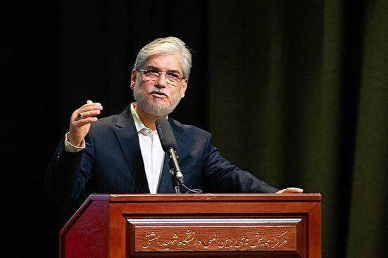 پایان‌نامه‌ها باید از پژوهش‌های تئوریک فاصله گرفته و به مسائل واقعی مردم بپردازند