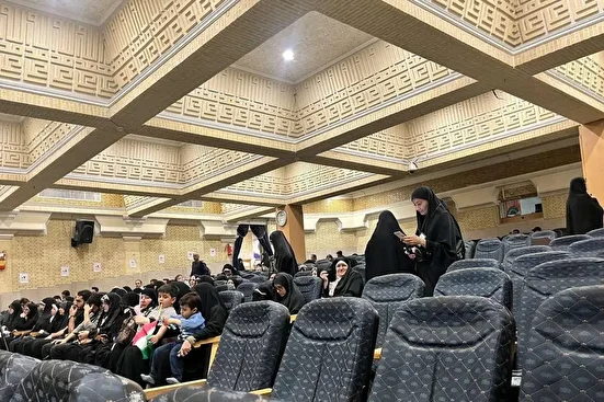 در تجمع محاکمه روحانی و ظریف، فقط ۲۵ نفر آمدند که چهار نفرشان بچه بودند!