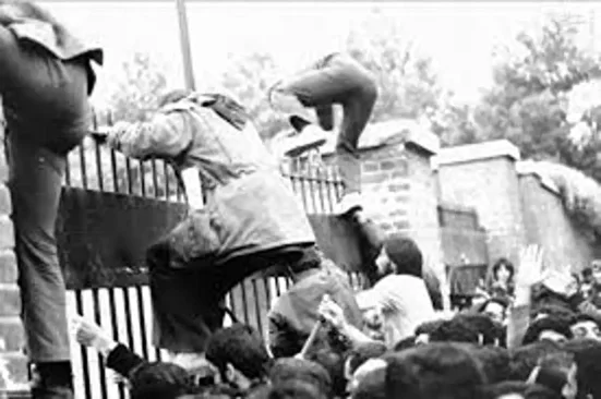 تصرف سفارت آمریکا در سال ۵۷ درست بود یا غلط؟