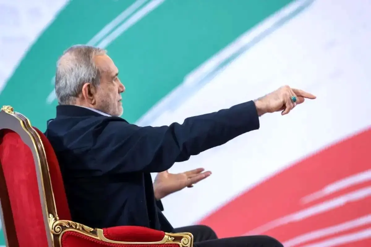 رئیس‌جمهور، راه‌حل‌ها و تصمیمات را با مردم در میان بگذارد