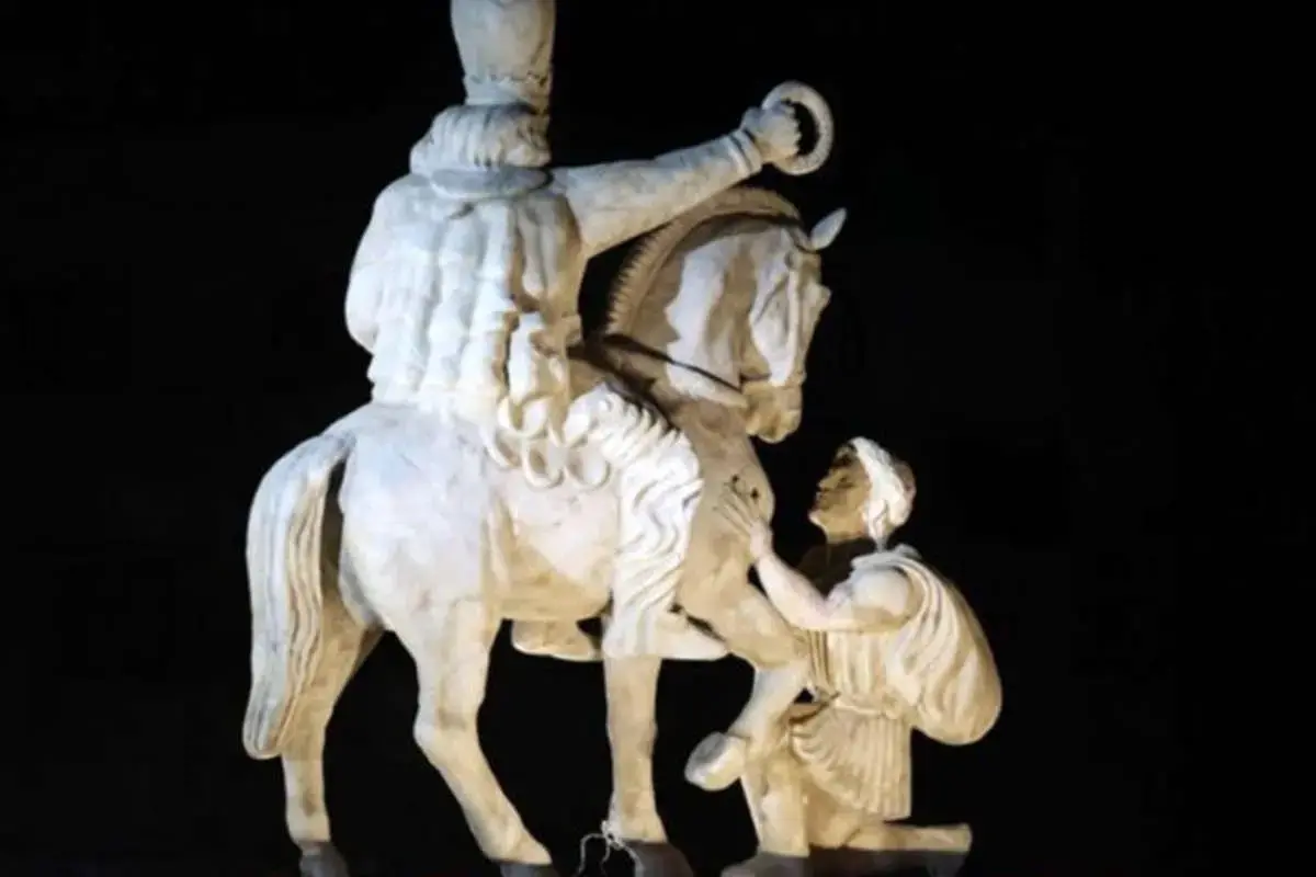 تاریخ را ملعبه نکنید!