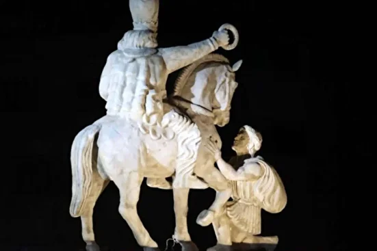 تاریخ را ملعبه نکنید!